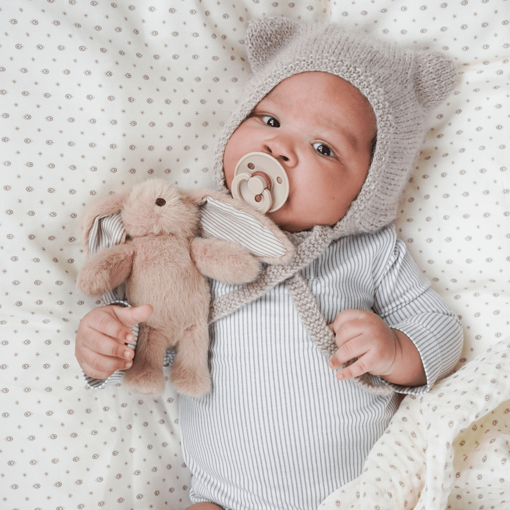 Elva Kaninbamse lille - Latte/Classic Stripes Camel