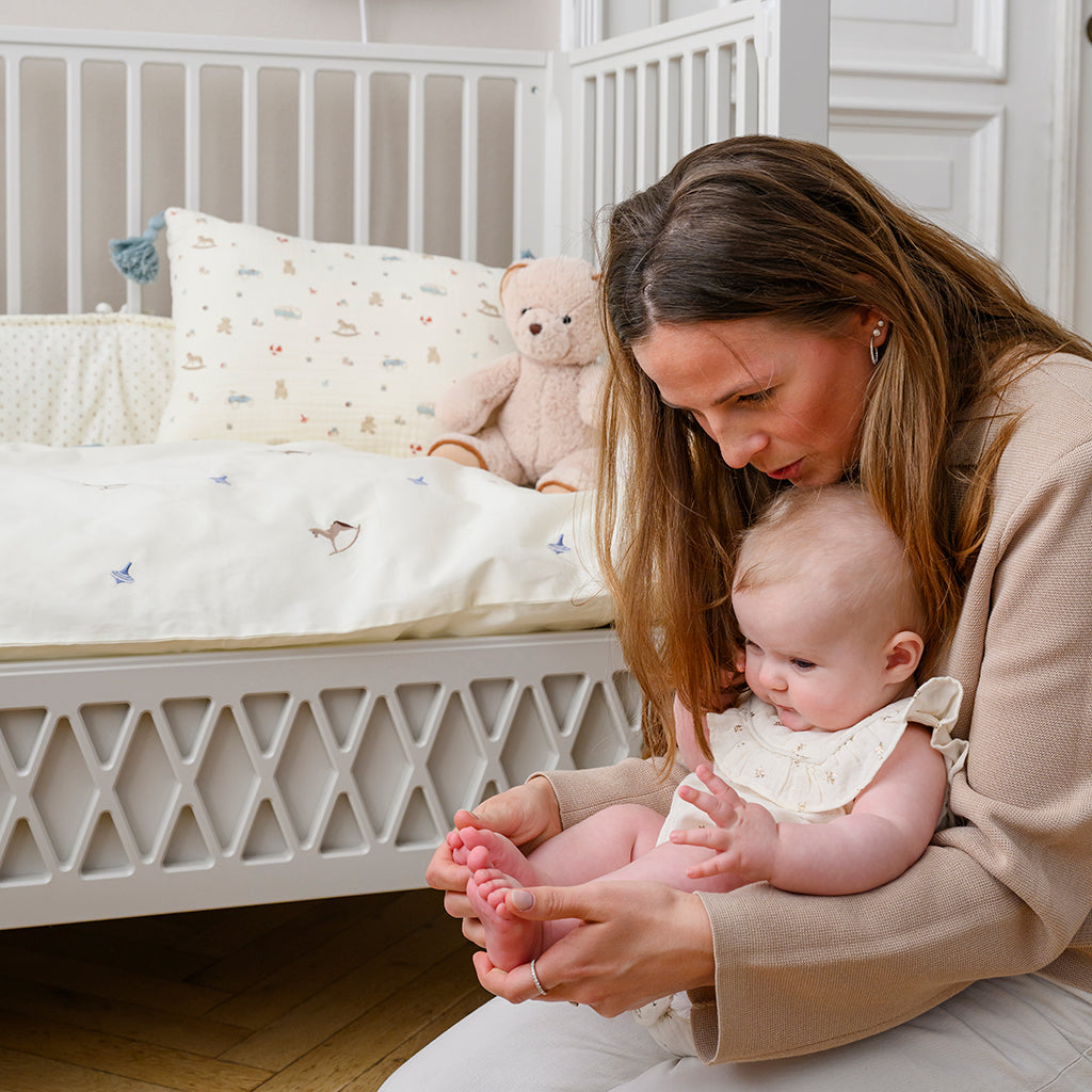 Broderet Sengetøj, Baby, 70x100cm - GOTS - Vintage Toys