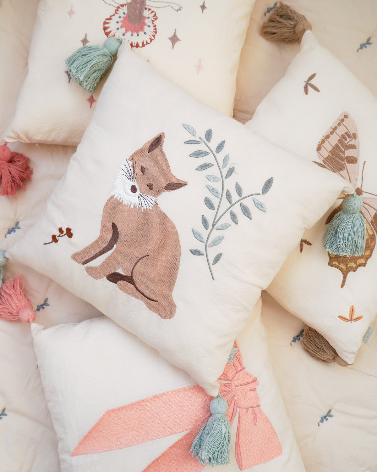 Broderet pude - OCS - Woodland