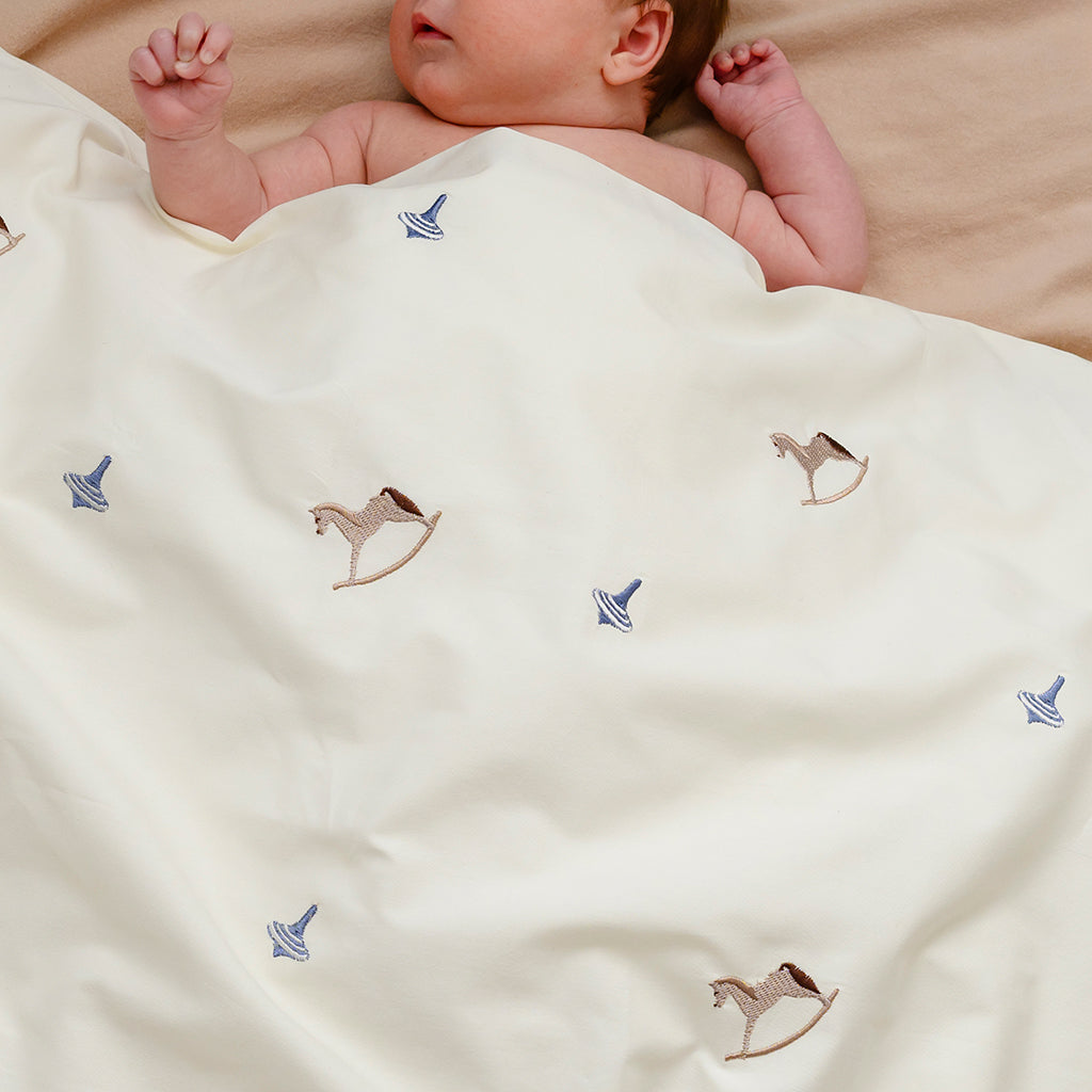 Broderet Sengetøj, Baby, 70x100cm - GOTS - Vintage Toys