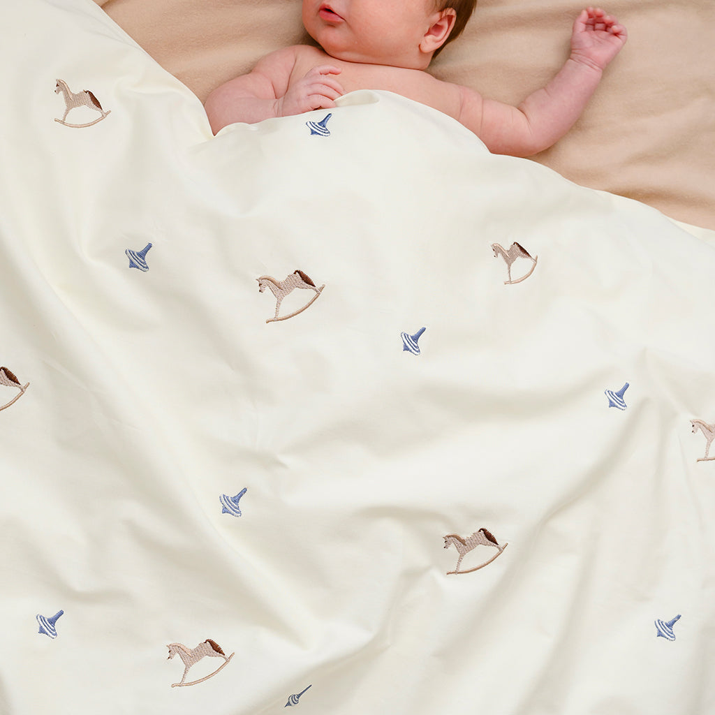 Broderet Sengetøj, Baby, 70x100cm - GOTS - Vintage Toys